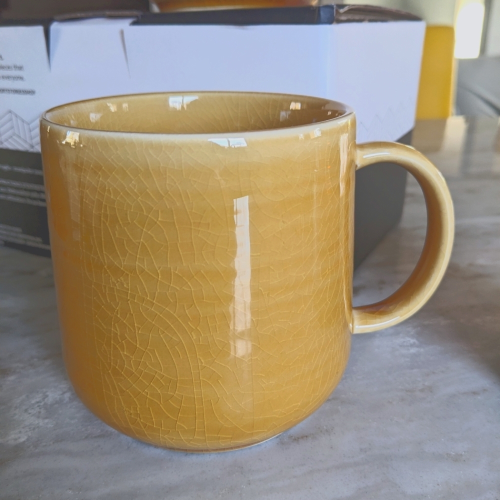Set of 2 Gold cracked glaze mugs